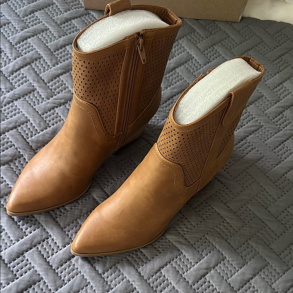Women's Tan Ankle Boots